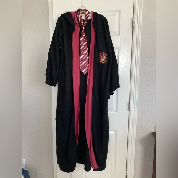 Halloween Costume: Harry Potter robe and tie. - Picture 1 of 4